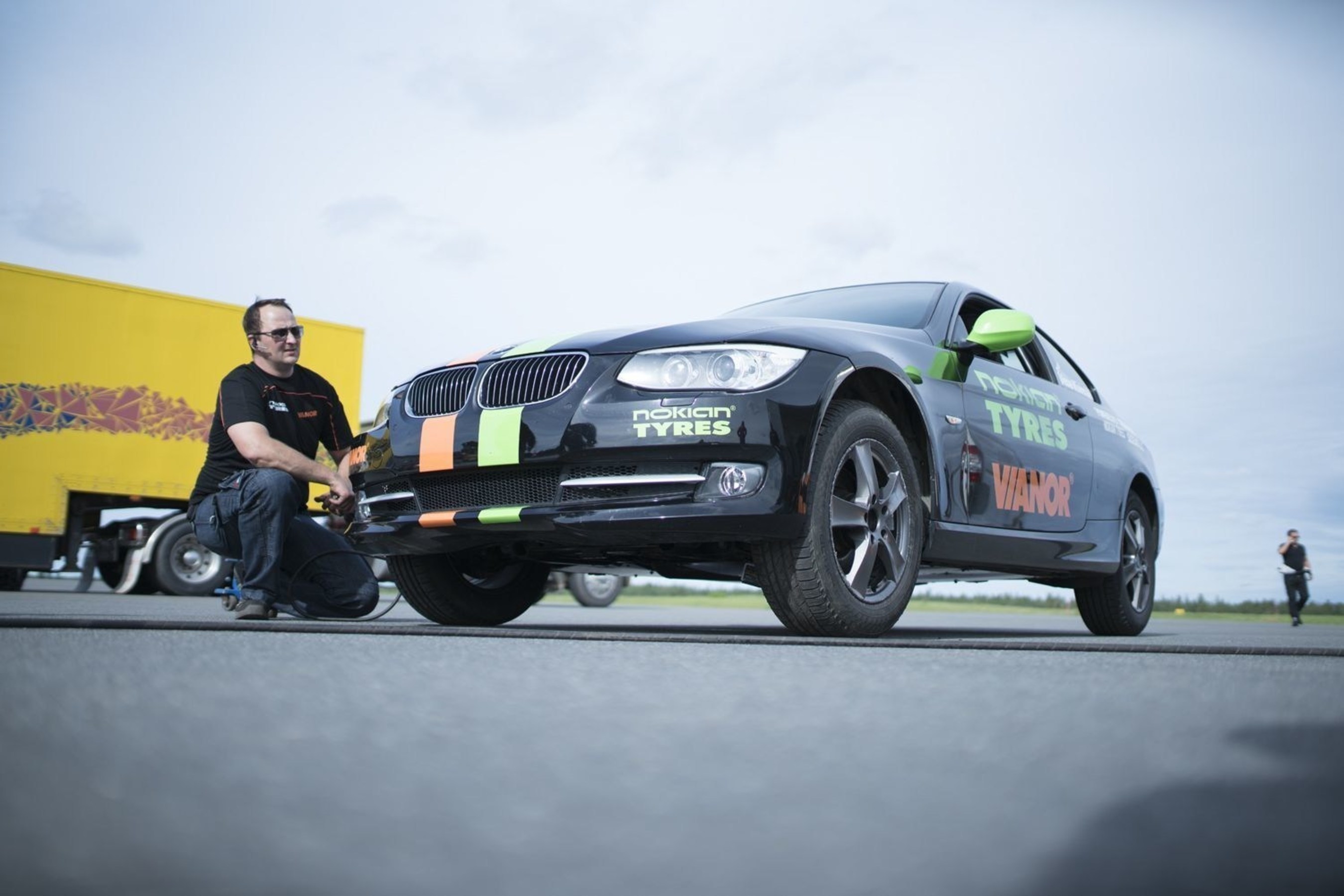 Nokian Tyres - Fastest side wheelie in a car. The new world record was set when Nokian Tyres, Vianor and stunt driver Vesa Kivimäki combined their strengths. Vianor's expert pit crew participated in the world record by taking care of the record-breaking car and its tyres. The team could change tyres rapidly and report the condition of the car and tyres in real time to the driver. More: www.nokiantyres.com/fastestwheelie (PRNewsFoto/Nokian Tyres)