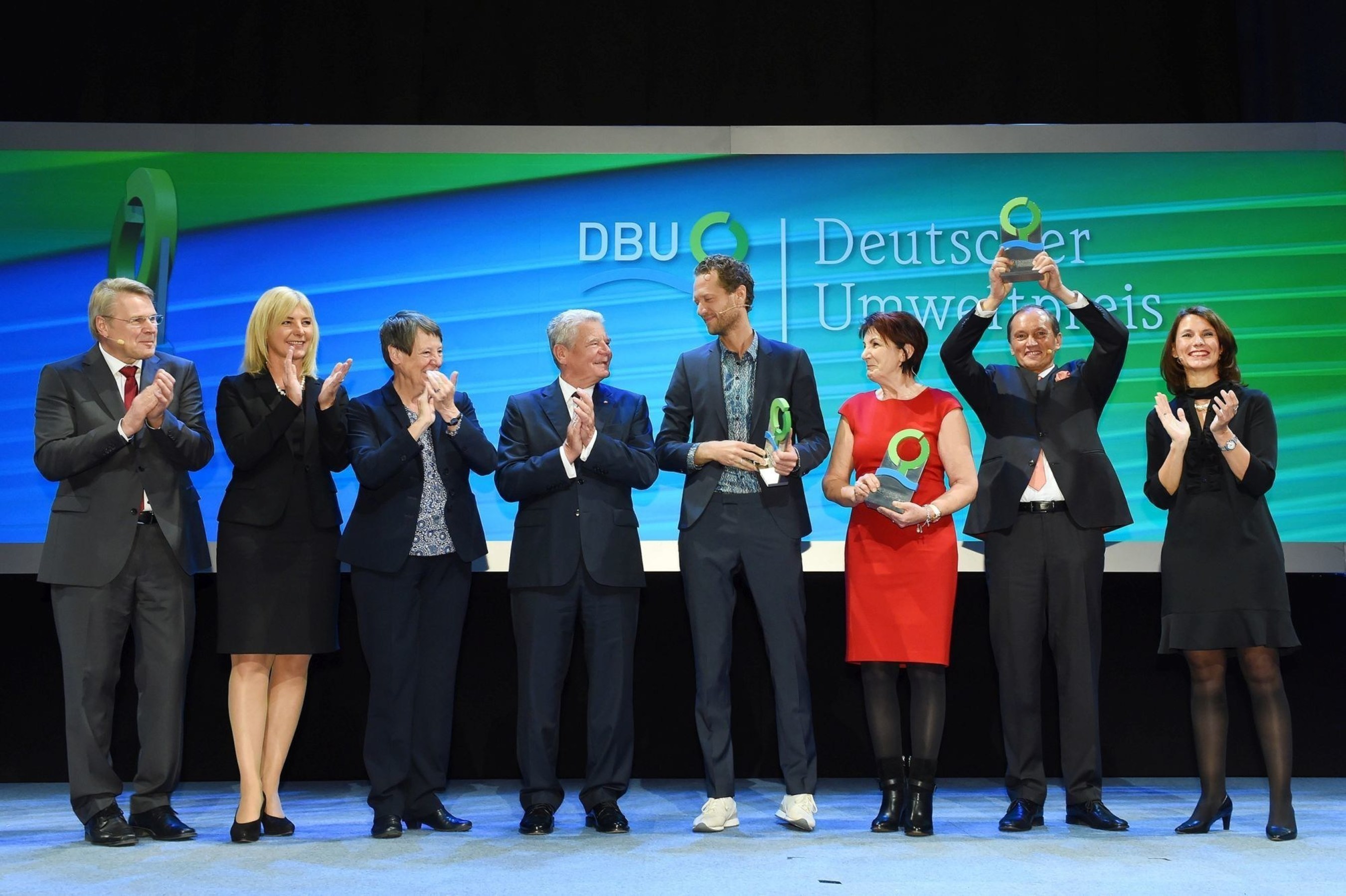 Celebrating the award together (left to right): DBU General Secretary Dr. Heinrich Bottermann, State Minister of the Environment and Consumer Protection in Bavaria Ulrike Scharf, Federal Minister for Environment, Nature Conservation, Building and Nuclear Safety Dr. Barabara Hendricks, Federal President Joachim Gauck, entrepreneur Bas van Abel, scientist Prof. Angelika Mettke, entrepreneur Walter Feeß and DBU Chairperson of the Board of Trustees Rita Schwarzeluhr-Sutter. (PRNewsFoto/DBU)
