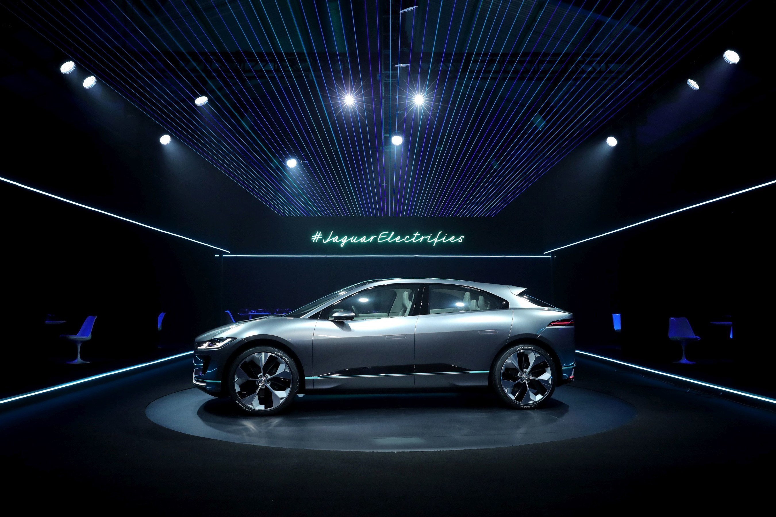 Jaguar I-PACE Concept, Jaguar's first fully electric car is unveiled in LA at pioneering virtual reality reveal (PRNewsFoto/Jaguar Land Rover)