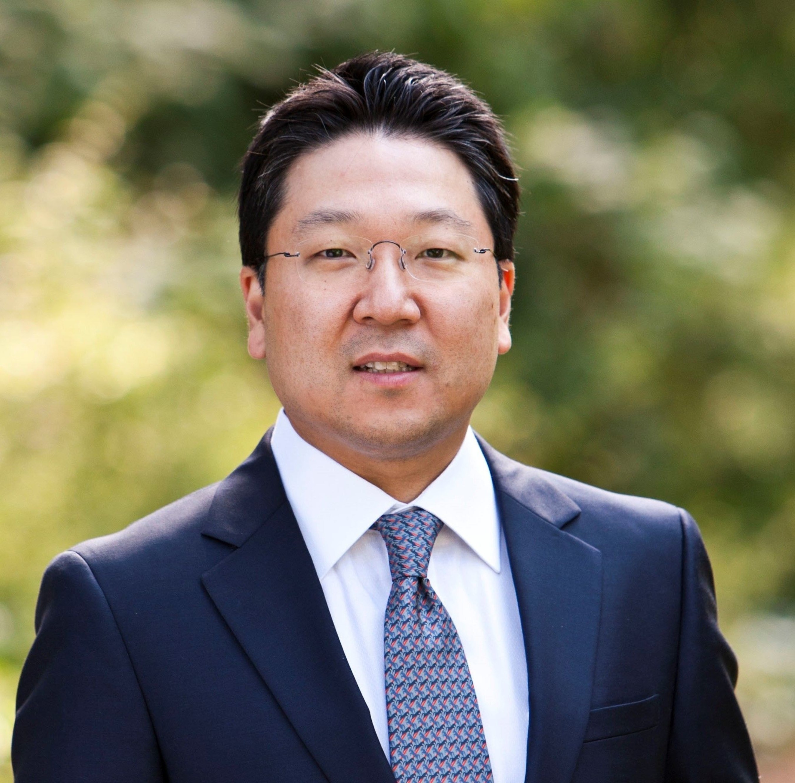 Dr. Charles K. Lee, Chief of Plastic Surgery and Director of Reconstructive Microsurgery, St. Mary's Medical Center (SMMC), San Francisco and Assistant Clinical Professor of Plastic and Reconstructive Surgery, University of California, San Francisco (UCSF) (PRNewsFoto/Medela AG)