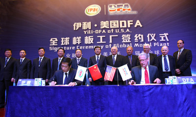On November 12, Mr. Pan Gang - president of Yili Group, and Rick Smith - CEO of DFA, the largest dairy company in the U.S.A. and 20 participants witnessed the signature of a global model plant of Yili and DFA as well as the largest milk power plant in the U.S.A., which left an indelible mark on phylogeny in the dairy industries of China and U.S.A. (PRNewsFoto/Yili Group)