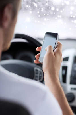Do drivers try to manage their risk when they use their cellphones? A new report from State Farm shows that one quarter of Hispanic drivers say they read and respond to emails, read and update social media while driving.