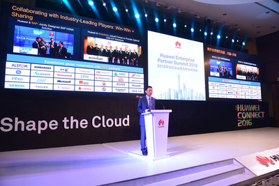 Ma Yue, Vice President of the Huawei Enterprise Business Group, delivers a speech at the summit