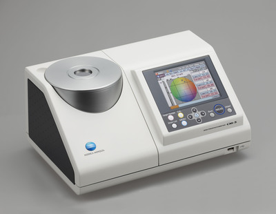A Konica Minolta Sensing expõe o espectrofotômetro CM-5 na Feira Food Ingredients Brasil 2012