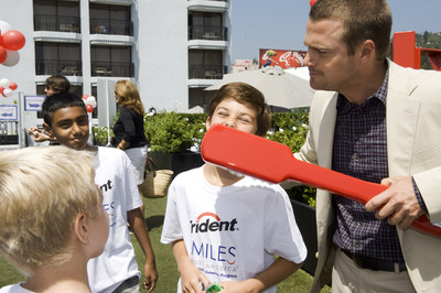Trident® and Chris O'Donnell Join Smiles Across America® to Promote Healthy Mouths
