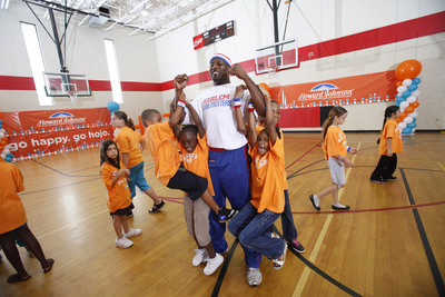 HOJO and Harlem Globetrotters Send Tampa Kids Back to School with $15,000