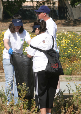 SANYO North America Employees Volunteer for International Coastal Cleanup Day