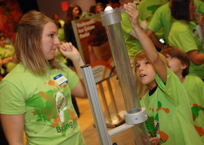 Bounty Gives Back With a Day of Science Activities at the Cincinnati Museum Center at Union Terminal