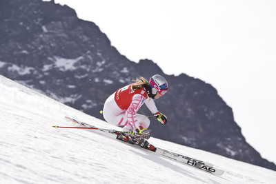 World-Class Skier Lindsey Vonn Chooses Oakley Goggles and Sunglasses