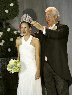 Rose Queen® Evanne Friedmann Crowned at Official Coronation Ceremony