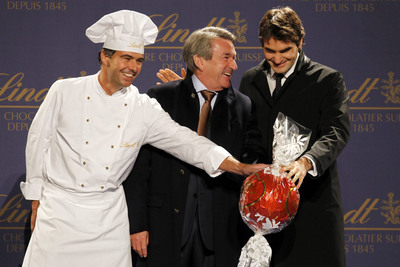Lindt &amp; Sprungli Hosts Inaugural Holiday Factory Lighting Event With Global Brand Ambassador Roger Federer