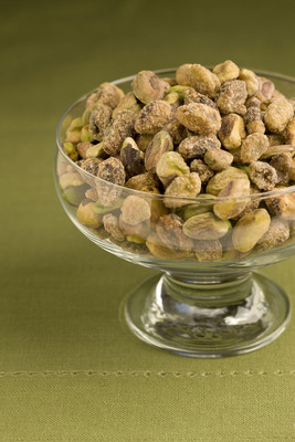 Americans Keep Their Holiday Diets Off the Naughty List by 'Going Green With Pistachios for Better Health' This Winter