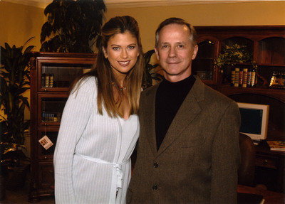 kiWW® and kathy ireland Home by Martin Renew Agreement &amp; Expand Their Partnership