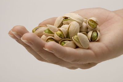 Western Pistachio Association Signs MOU with USDA in 'Partnering with MyPyramid'