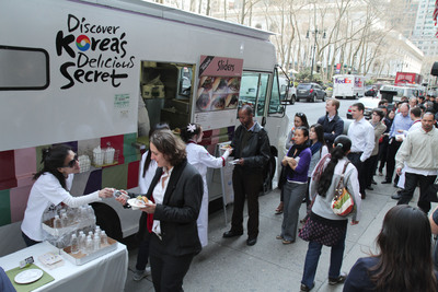 New Mobile Kitchen Offers Complimentary Korean Food to New Yorkers