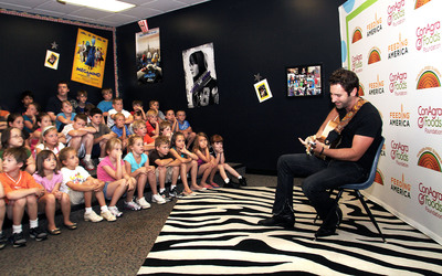 MCA Nashville Recording Artist Josh Kelley Tours United States for a Hunger-Free Summer for Kids