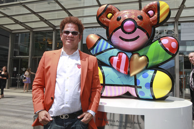 Celebrated Artist Romero Britto Shares "Best Buddies Friendship Bear" and "The Big Apple" With The Big Apple