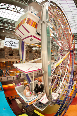 Couples Soar to Wedded Bliss on Ferris Wheel at Mall of America on Valentine's Day