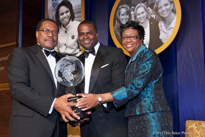 Joint Center Honors Atlanta Mayor Kasim Reed with 2012 Louis E. Martin Great American Award