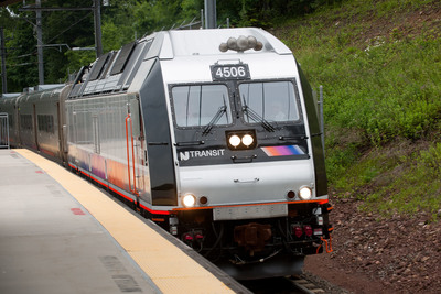 Dual-Powered Locomotives Debut in New Jersey