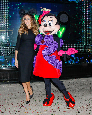 Barneys New York y The Walt Disney Company lanzan la campaña de fiestas 2012: Electric Holiday