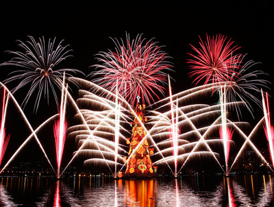 Inauguration à Rio de Janeiro de l'arbre de Noël flottant le plus grand du monde