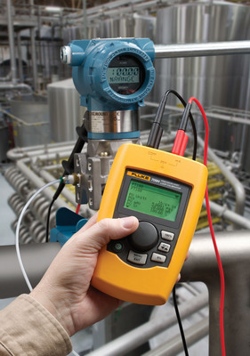 Fluke 709H Precision Current Loop Calibrator delivers the power of HART communications in a compact test tool
