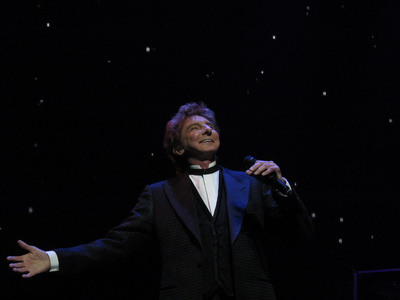 Barry Manilow Enters His Final Week Of Performances In "MANILOW ON BROADWAY"