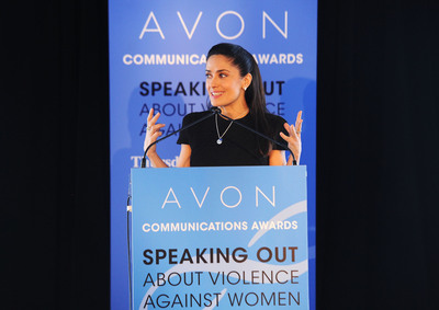 Salma Hayek Pinault y la CEO de Avon, Sheri McCoy, anuncian los ganadores de la 2a edición de los Premios de Comunicaciones Globales de Avon por denunciar la violencia contra las mujeres, en reconocimiento al Día Internacional de la Mujer