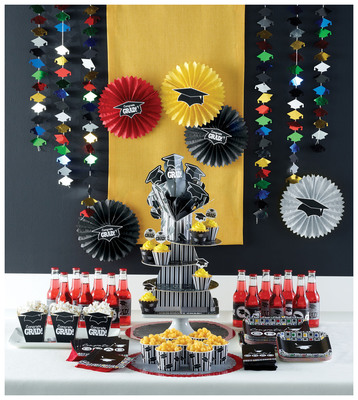 Celebrate the Class of 2013 with Discount Graduation Party Supplies