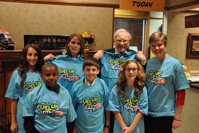 Five Outstanding Students Meet Warren Buffett to Share Ideas and Receive Advice on Leading Change to Improve School Wellness