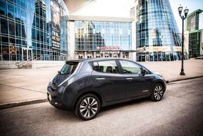 Nissan LEAF Earns "Top Safety Pick" From IIHS