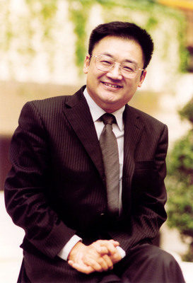 Dr. Rongxiang Xu, proprietário de tecnologia patenteada para regeneração de órgãos danificados, uma prioridade anunciada no pronunciamento presidencial "Estado da União" de 2013, move ação judicial contra o Dr. Yamanaka por fraude