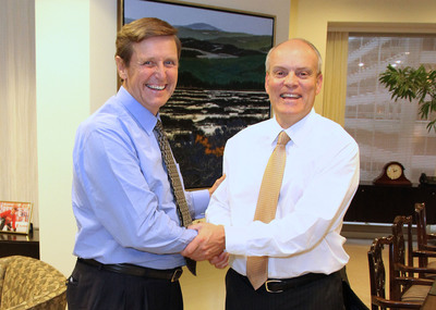Rick Waugh anuncia que se jubilará de Scotiabank el 31 de enero de 2014; Brian Porter asumirá el cargo de Presidente y Director General a partir del 1 de noviembre de 2013