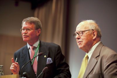 Bengt Wiktorsson, chairman of SVF, and Hans Blix, former head of IAEA, at the Peace and Security Summit 2013.