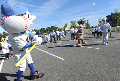 New York Mets Legend Players Edgardo Alfonzo And Bud Harrelson Pitch In At Community Event Benefitting Madison Square Boys &amp; Girls Club With Nestle® Nesquik®
