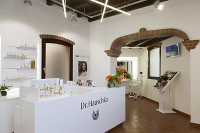 Un nouveau commerce de choix ouvre à Milan - une boutique porte-étendard Dr. Hauschka