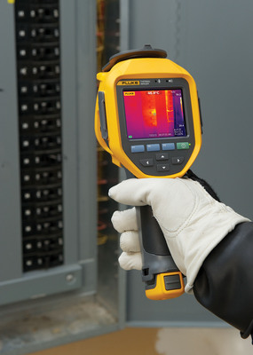 New Fluke infrared cameras with LaserSharp™ Auto Focus deliver in-focus images for the best imaging accuracy
