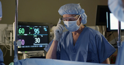Anesthesiologist Dr. Feinstein in an OR simulator lab tests viewing IntelliVue vital signs via Google Glass.