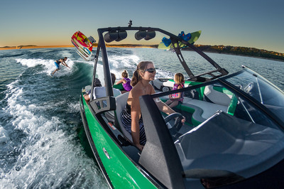 This versatile, 22-foot wake machine meets the demand of those who prefer a traditional bow style, while offering new advancements in hull design, styling and modern-day features including the auto-set Wedge and SURF GATE®.