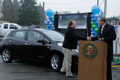 Washington Nissan LEAF Owner Celebrates 100,000 All-Electric Miles