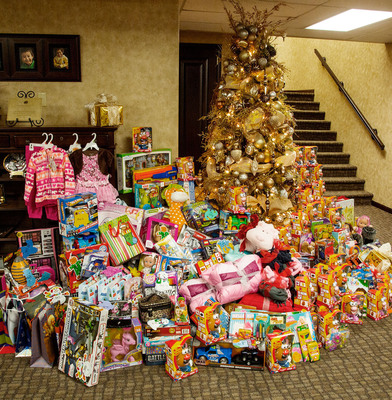 Melaleuca Celebrates the Holidays by Filling Pantries and Donating Toys to 330 Children