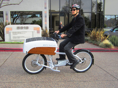 The Solar Powered Vehicle that Rides Like a Bicycle