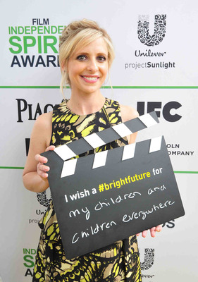 SANTA MONICA, CA - MARCH 01: Sarah Michelle Gellar calls ACTION! to create a brighter future for children on the Yellow Carpet presented by Unilever Project Sunlight during the 2014 Film Independent Spirit Awards at Santa Monica Beach on March 1, 2014 in Santa Monica, California. (Photo by Mark Sullivan/WireImage)