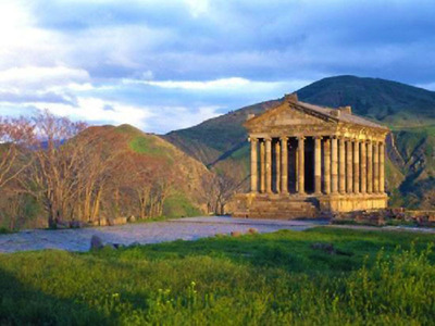 Visit Armenia. Garni is a 1st-century temple. The peristyle temple is situated at the edge of the existing cliff. It was excavated in 1909-1910 but the full publication of its architecture appeared only in 1933. It was constructed in the 1st century AD by the King Tiridates I of Armenia. 