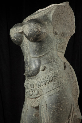 Torso of a female deity (detail), 1400-1600. Southern India. Stone. Asian Art Museum, The Avery Brundage Collection, B63S3. © Asian Art Museum, San Francisco.