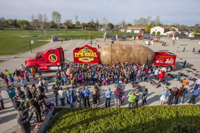 Hundreds of Riverside Elementary School students in Boise, Idaho, along with teachers, parents and the IPC-s mascots Spuddy Buddy and Spud Beauty, gave the Big Idaho Potato Truck its biggest (and loudest) send-off ever! To see if the Big Idaho Potato Tour is coming to a town near you, visit bigidahopotato.com. 