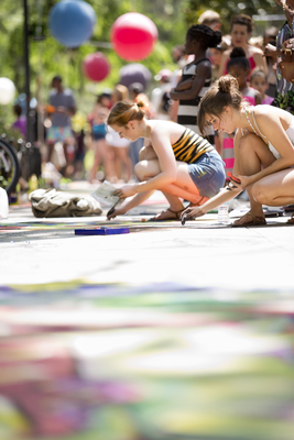 Temporary Chalk Masterpieces Create Open-Air Art Gallery at SCAD 2014 Sidewalk Arts Festival