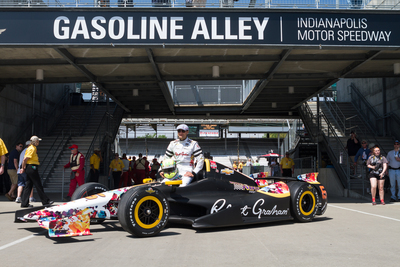 Townsend Bell Unveils Robert Graham-Designed Elements Of 2014 Indianapolis 500 Car, Firesuit And Crew Uniforms