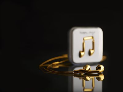 Happy Plugs 18 karats guld hörlurar tillgängliga hos colette i Paris